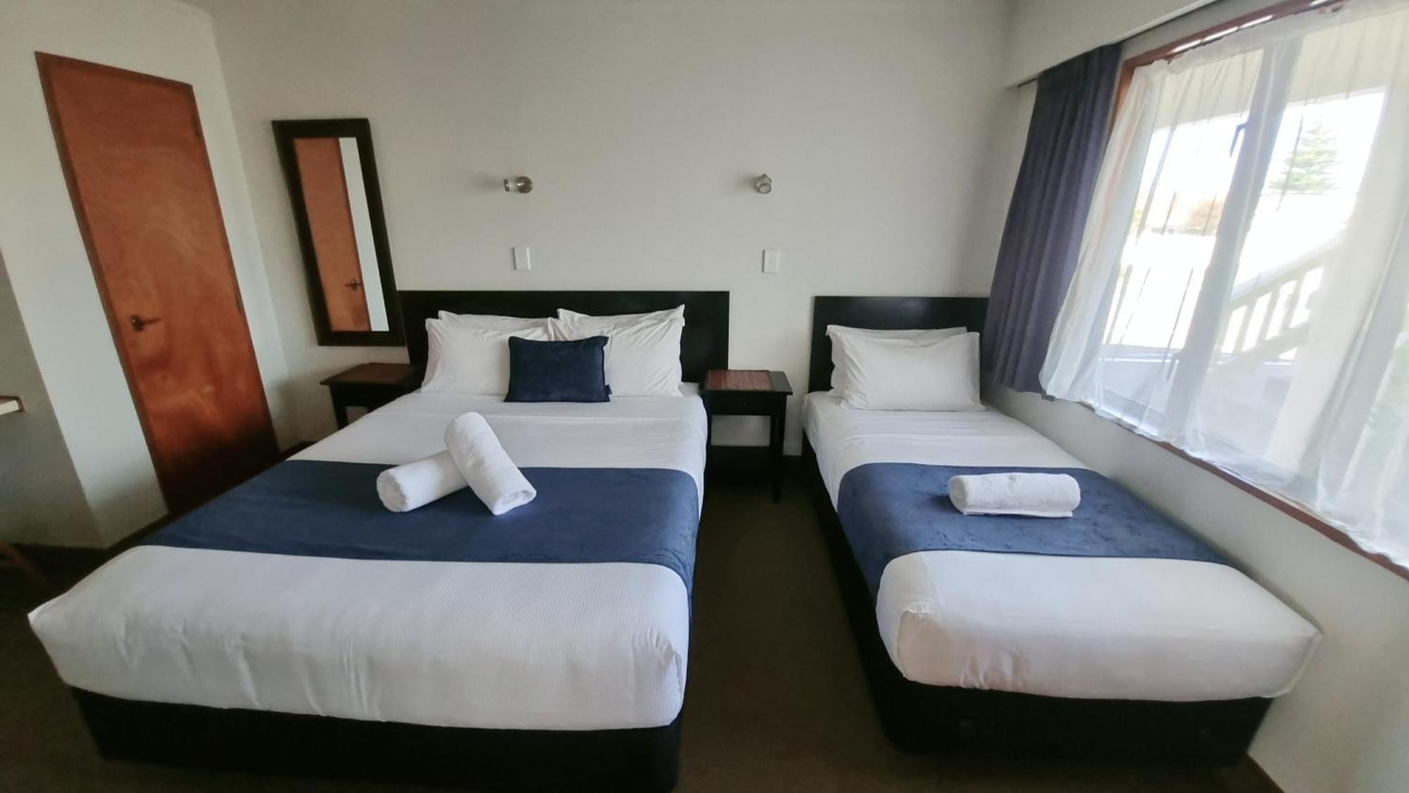 Summit Motor Lodge タウランガ エクステリア 写真